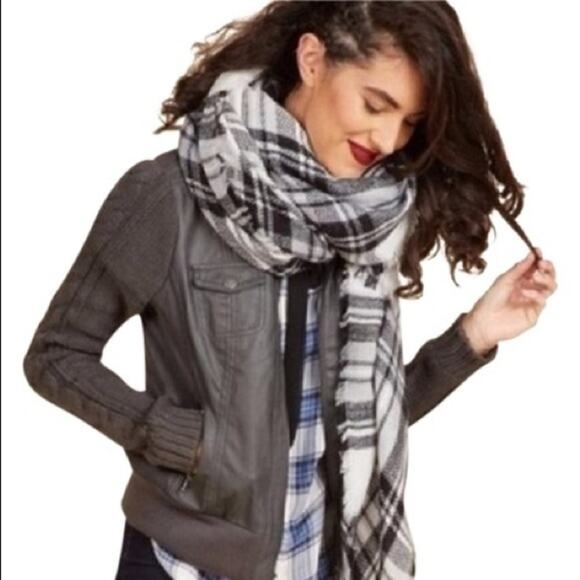 ModCloth Scarf Plaid Blanket Black & White large long - Picture 3 of 7